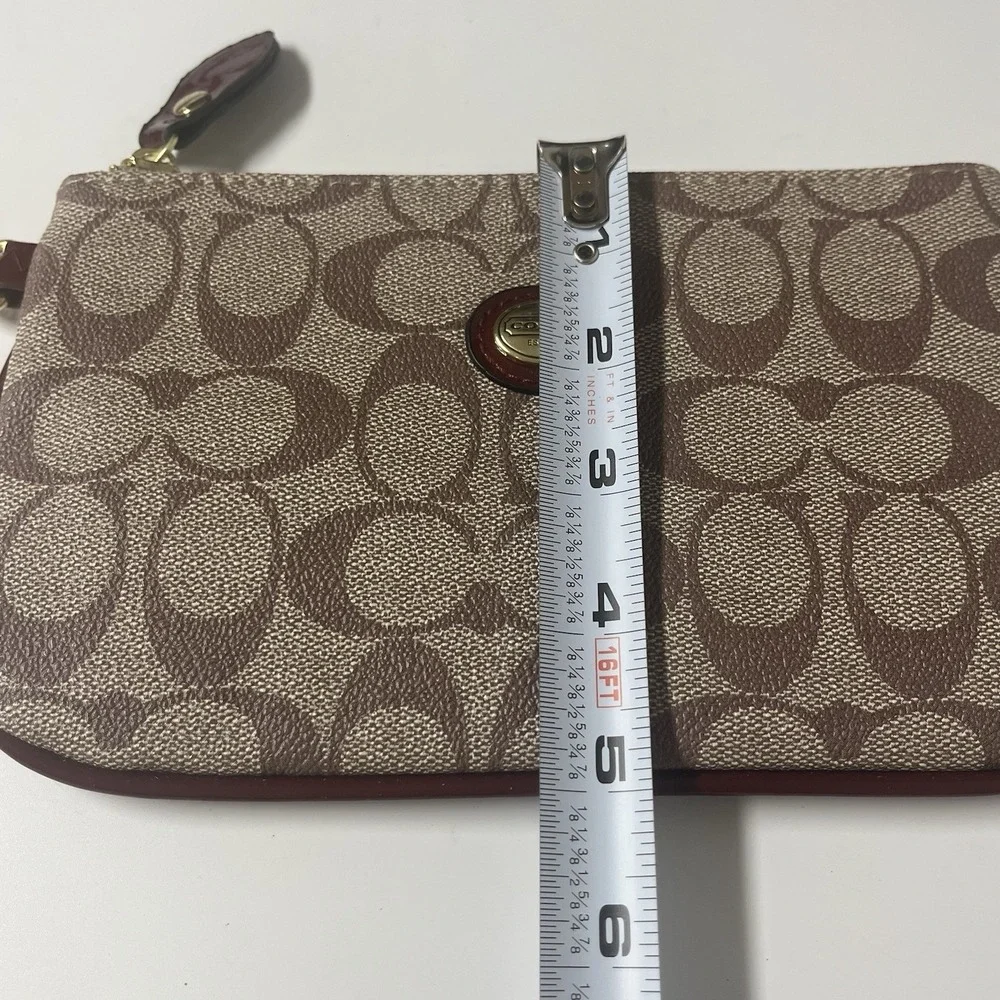 NWT Coach Peyton‎ Signature Small Wristlet Khaki/Mohagany F50142